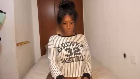Snapshot of sierra_violet chatting on 03.13.26 sierra_violet online show from 03.13.26