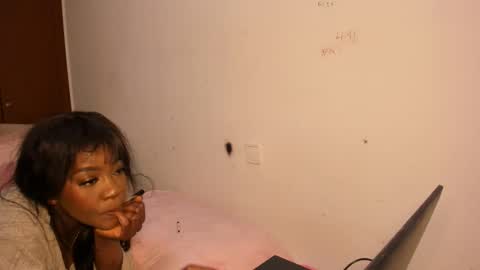 Snapshot of sierra_violet chatting on 03.25.26 sierra_violet online show from 03.25.26