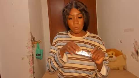 Snapshot of sierra_violet chatting on 04.26.26 sierra_violet online show from 04.26.26