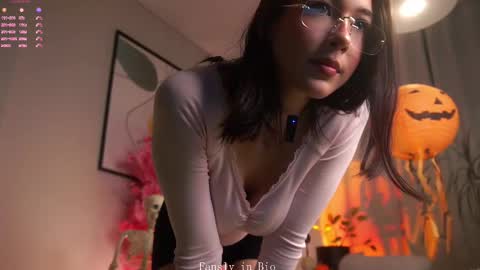 Eva  online show from 10.23.25