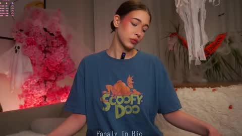 Eva  online show from 10.28.25