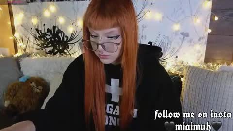 Snapshot of silly_soul chatting on 12.13.25 Mia online show from 12.13.25