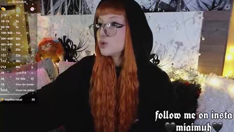 Snapshot of silly_soul chatting on 12.19.25 Mia online show from 12.19.25