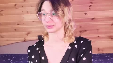 Snapshot of silva_tailll chatting on 04.19.26 silva online show from 04.19.26