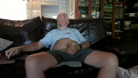 Snapshot of silverdaddy_1955 chatting on 05.21.26 Daddy Bear online show from 05.21.26