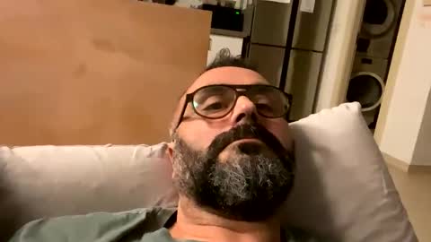 Snapshot of simon_bb chatting on 12.17.25 Si online show from 12.17.25