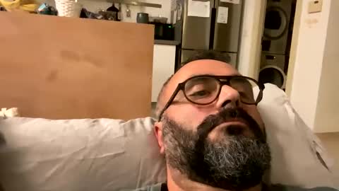 Snapshot of simon_bb chatting on 12.18.25 Si online show from 12.18.25