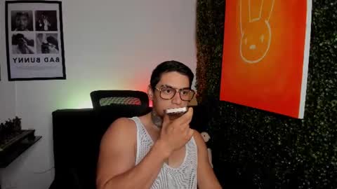 Snapshot of simon_cortes chatting on 08.04.26 Simon Cortes online show from 08.04.26