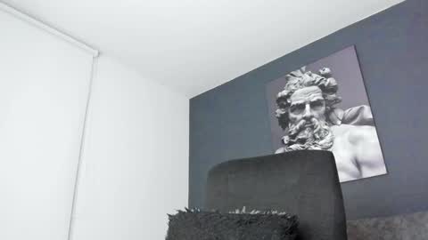 simon_leon01 online show from 12.26.24