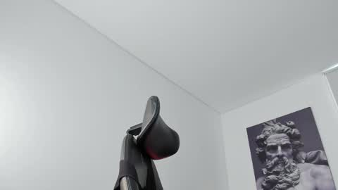 simon_leon01 online show from 10.22.25