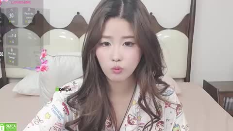 Snapshot of simonastephanie chatting on 11.14.25 simonastephanie online show from 11.14.25