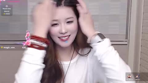 Snapshot of simonastephanie chatting on 11.22.25 simonastephanie online show from 11.22.25