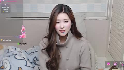 Snapshot of simonastephanie chatting on 11.25.25 simonastephanie online show from 11.25.25