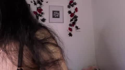 Snapshot of simone_philll chatting on 10.28.25 Simone Phill online show from 10.28.25