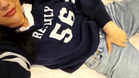 Snapshot of simonesighren chatting on 02.19.26 simonesighren online show from 02.19.26