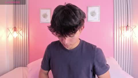 Snapshot of simonlambert__ chatting on 12.13.24 Simon online show from 12.13.24