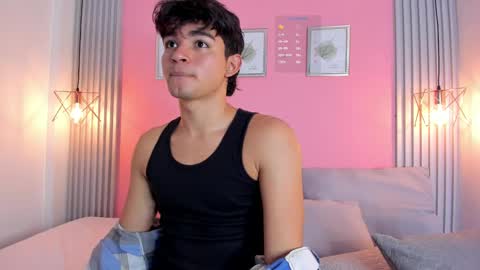 Snapshot of simonlambert__ chatting on 12.18.24 Simon online show from 12.18.24