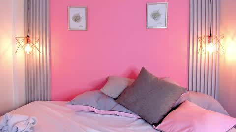 Snapshot of simonlambert__ chatting on 12.18.24 Simon online show from 12.18.24