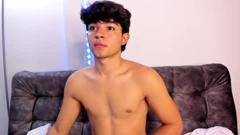 Snapshot of simonlambert__ chatting on 12.20.24 Simon online show from 12.20.24