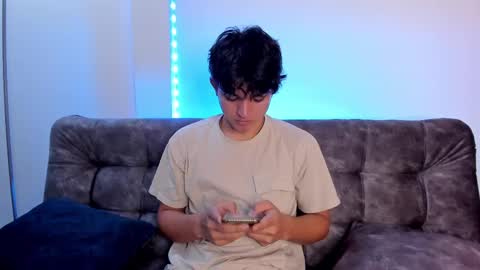 Snapshot of simonlambert__ chatting on 12.21.24 Simon online show from 12.21.24