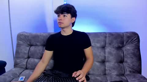 Snapshot of simonlambert__ chatting on 01.17.25 Simon online show from 01.17.25