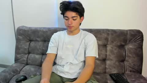 Snapshot of simonlambert__ chatting on 01.22.25 Simon online show from 01.22.25