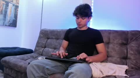 Snapshot of simonlambert__ chatting on 01.27.25 Simon online show from 01.27.25