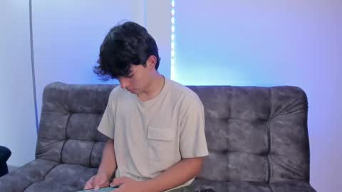 Snapshot of simonlambert__ chatting on 01.28.25 Simon online show from 01.28.25