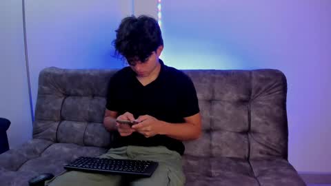 Snapshot of simonlambert__ chatting on 01.29.25 Simon online show from 01.29.25