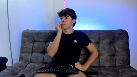 Snapshot of simonlambert__ chatting on 01.31.25 Simon online show from 01.31.25