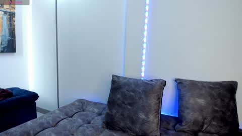 Snapshot of simonlambert__ chatting on 02.01.25 Simon online show from 02.01.25