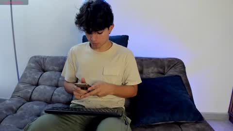 Snapshot of simonlambert__ chatting on 02.02.25 Simon online show from 02.02.25