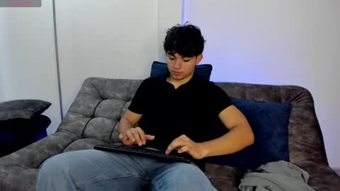 Snapshot of simonlambert__ chatting on 02.05.25 Simon online show from 02.05.25