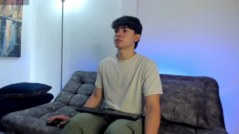 Snapshot of simonlambert__ chatting on 02.06.25 Simon online show from 02.06.25