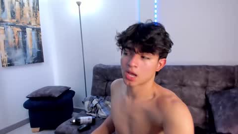 Snapshot of simonlambert__ chatting on 02.12.25 Simon online show from 02.12.25