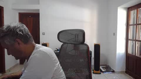 Snapshot of simonthenudist chatting on 09.24.25 Simon online show from 09.24.25