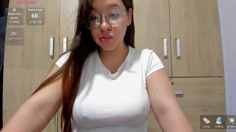 Snapshot of simply_zoe___ chatting on 02.10.26 zoe online show from 02.10.26