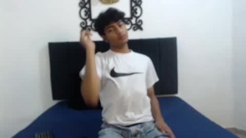 Snapshot of sinboy_ chatting on 04.21.26 online show from 04.21.26
