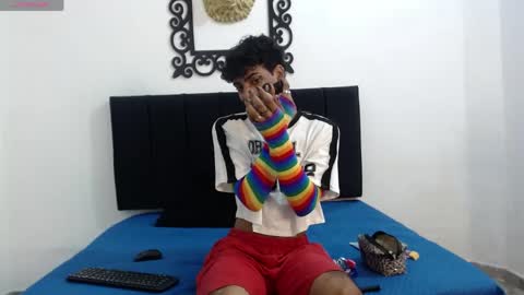 Snapshot of sinboy_ chatting on 04.28.26 online show from 04.28.26
