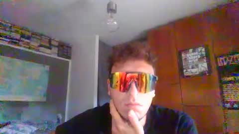 Snapshot of sinvi1915 chatting on 10.10.25 sinvi1915 online show from 10.10.25