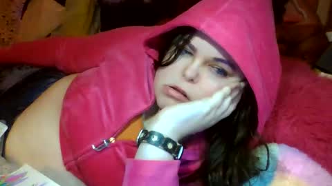 Snapshot of siofra chatting on 03.27.26 Siofra online show from 03.27.26