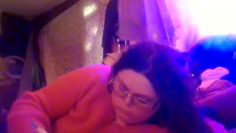 Snapshot of siofra chatting on 04.13.26 Siofra online show from 04.13.26