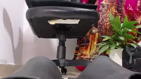 Snapshot of sir_kev66 chatting on 12.25.24 only foot worshipers here online show from 12.25.24