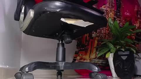 Snapshot of sir_kev66 chatting on 12.27.24 only foot worshipers here online show from 12.27.24