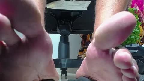 Snapshot of sir_kev66 chatting on 01.17.25 only foot worshipers here online show from 01.17.25