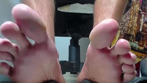 Snapshot of sir_kev66 chatting on 01.21.25 only foot worshipers here online show from 01.21.25