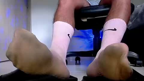 Snapshot of sir_kev66 chatting on 09.19.25 only foot worshipers here online show from 09.19.25