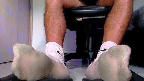 Snapshot of sir_kev66 chatting on 10.03.25 only foot worshipers here online show from 10.03.25