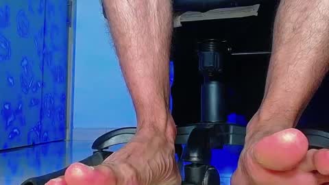 Snapshot of sir_kev66 chatting on 10.22.25 only foot worshipers here online show from 10.22.25