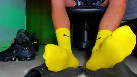 Snapshot of sir_kev66 chatting on 04.29.26 only foot worshipers here online show from 04.29.26